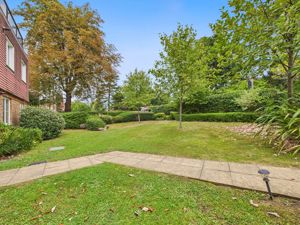 Communal front garden- click for photo gallery